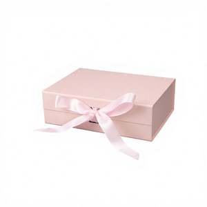 Caja de Regalo Magnética Plegable de Ribbon Cosmetics con Embalaje de Cartón Gris, Elegante y con Asa - Product Image 4