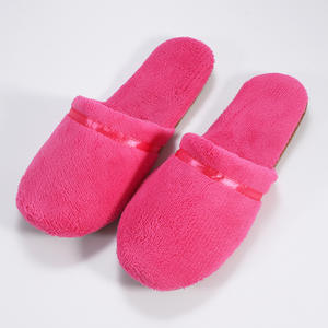 Échantillon gratuit de pantoufles en forme de vache pour femmes, pantoufles en peluche, pantoufles d'hiver mignonnes - Product Image 1