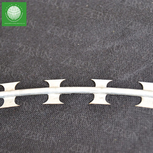 Fil de fer barbelé <span class=keywords><strong>concertina</strong></span> en surplus <span class=keywords><strong>à</strong></span> <span class=keywords><strong>vendre</strong></span>, de haute qualité - Product Image 1