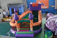 Structure gonflable commerciale combinée avec toboggan, château de saut et mur d'escalade pour enfants, idéale pour les fêtes intérieures et extérieures à louer