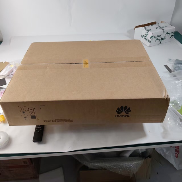 Huawe CloudEngine S5755-S24P8J8YZ 24 Port Gigabit PoE Switch 8x SFP 8x SFP28 L3 Managed Network Switch