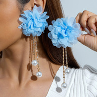 Boucles d'oreilles pendantes bohèmes en mousseline rose corail plaquées or pour femmes, grandes fleurs, perles, strass et pompons, style statement, vente en gros