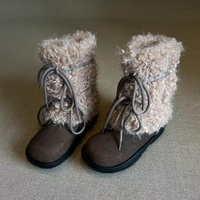 Bottes de neige en polaire bouclée beige pour femmes, avec détails à lacets, semelle noire, confortables, chaudes, décontractées, pour l'extérieur, chaussures d'hiver