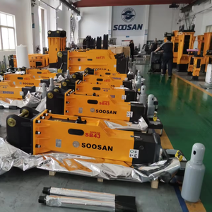 Casse-pierre hydraulique SOOSAN SB 43 de type boîte pour mini-excavatrices de 6 à 9 tonnes, chargeuses-pelleteuses, chargeuses compactes, moteur, garantie 1 an - Product Image 1