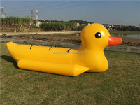 Bateau gonflable géant en forme de canard