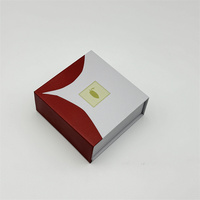 Carton avec logo personnalisé, boîte d'emballage de chocolat pour bonbon sucré faite à la main, boîte cadeau magnétique avec gaufrage d'estampage de feuille d'or