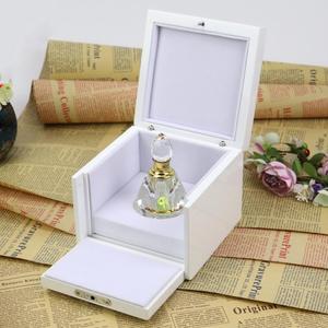 Boîte cadeau de parfum de haute qualité, boîte cadeau blanche exquise, vente en gros disponible, élégante boîte cadeau en bois massif pour huiles essentielles - Product Image 3