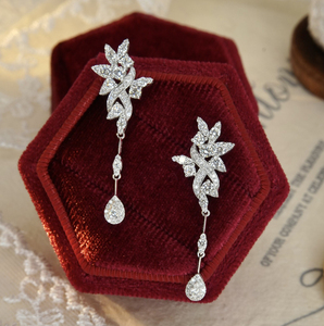 <span class=keywords><strong>Pendientes</strong></span> colgantes de diamante de <span class=keywords><strong>corte</strong></span> de pera para mujer, aretes largos de <span class=keywords><strong>oro</strong></span> <span class=keywords><strong>blanco</strong></span> sólido de 18K, aretes ostentosos estrellados, joyería elegante - Product Image 1