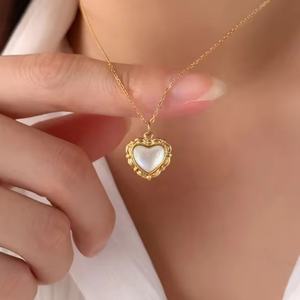 Collar con Colgante de Concha Blanca en Forma de Corazón, Estilo Vintage, Chapado en Oro de 18K, de Acero Inoxidable, para Mujer, Venta al Por Mayor - Product Image 1