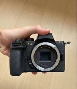 กล้องมือสอง Nikon Z50 II รุ่นเริ่มต้น ระบบ APS-C แบบไม่มีกระจก จัดส่งรวดเร็ว - Product Image 1