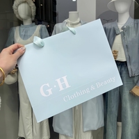 Lüks Laminasyonlu Beyaz Karton Kağıt Çanta Özel Logo Büyük Orta Boy Beyaz Hediye Dayanıklı Kağıt Giyim Mağazası Alışveriş Çantası