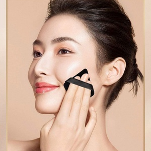 Kit d'Applicateurs de Maquillage Jetables : Brosses à Mascara, Pinceaux à Lèvres, Pinces à Cheveux, Houppettes Triangulaires, Palette de Mélange - Product Image 3