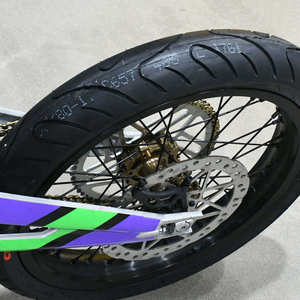 ชุดล้อ Surron Light Bee ขนาด <span class=keywords><strong>17</strong></span> นิ้ว ล้อซุปเปอร์โมโต สำหรับจักรยานไฟฟ้าวิบาก ล้อหน้า-หลัง พร้อมยาง สำหรับ Light Bee X Ebike Super Moto - Product Image 3