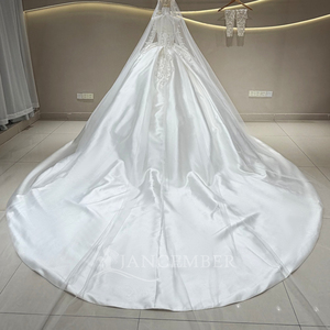 Robe de mariée longue et bouffante moderne JFH129, col bateau, satin ivoire, dentelle florale brodée, appliques en cristal - Product Image 3
