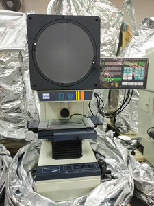 Proyector de Perfiles Digital Invertido CPJ-3015 con 1 Año de Garantía, Resolución de 0.5m, Comparador Óptico, Certificación CE ISO - Product Image 4