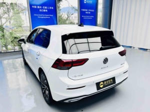 VW <span class=keywords><strong>Golf</strong></span> 2024 280TSI DSG Pro Usado Casi Nuevo con Apariencia de Edición Limitada, Pantalla Táctil Grande, Asientos de Cuero, Hatchback Moderno - Product Image 4