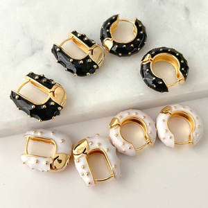 Les meilleures boucles d'oreilles créoles simples en émail noir et blanc <span class=keywords><strong>2022</strong></span> - Product Image 2
