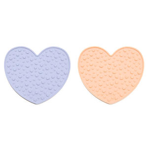 Prato de Alimentação Lenta em Forma de Coração para Gatos, Tigela de Silicone para Lamber, Tapete em Forma de Coração, Silicone de Grau Alimentício - Product Image 6