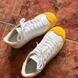 Chaussures de marche décontractées à plateforme respirante en cuir à lacets et bout fermé - Mrn-nii avec un style luxueux et tendance - Product Image 1