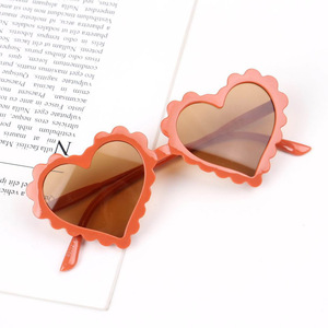 Nuevas Gafas de Sol con Estampado de Corazones para Niños - Lindas Gafas de Sol Plegables Multicolor para Bebés y Niñas, Moda para Exteriores, Venta al Por Mayor - Product Image 5