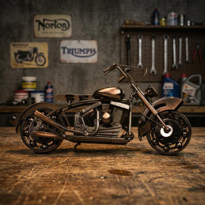 Modèle de moto chopper moderne en métal artisanal NIRMALA |   Sculpture de vélo en fer de récupération industrielle, décoration de table, cadeaux B2B - Product Image 2