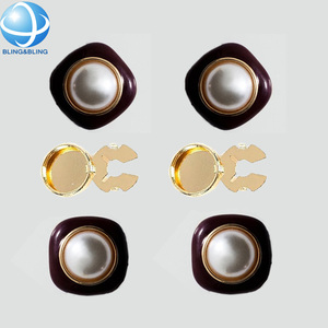 Tùy Chỉnh Retro Quảng Trường Vàng Tone Clip Có Thể Tháo Rời Nút Clasp Jewel Kim Loại Áo Sơ Mi Ngọc Trai Nút Bao Gồm Cho Phụ Nữ Khuy Măng Sét Trang Trí - Product Image 1