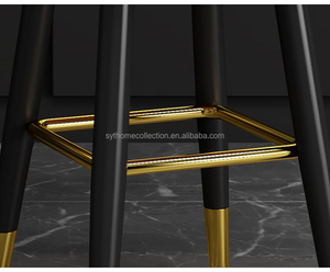 Sillas de <span class=keywords><strong>Bar</strong></span> Modernas de Cuero PU con Respaldo Curvo y Patas de Madera con Detalles Dorados para Isla de Cocina - Product Image 6