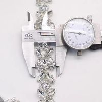 Vente en gros usine : Garniture en chaîne de cristaux scintillants, embellissement en cristaux brillants, bordure en strass pour vêtements et robes à coudre
