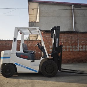 Chine fournit des chariots élévateurs diesel TCM FD30 d'occasion de haute qualité de 3 tonnes avec pneus pleins à vendre - Product Image 5
