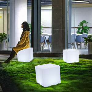 Conjunto de Mesa y Sillas Cúbicas de Plástico con LED para Terraza Exterior, Iluminadas, Resistentes al Agua, Decoración de Jardín, Muebles de <span class=keywords><strong>Bar</strong></span> para Fiestas - Product Image 6