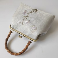 Sac bandoulière ethnique chinois de style rétro avec broderie dorée, inspiré des éléments Han du style ancien, sac Qipao