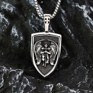 Pendentif Bouclier en Acier Inoxydable Saint Michel Archange, Collier pour Homme, Bijou Tendance, Cadeau Idéal pour Assortir aux Vêtements - Product Image 2