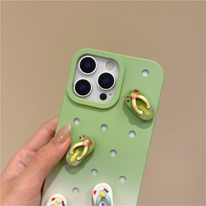 Coque de <span class=keywords><strong>téléphone</strong></span> 3D mignonne en forme de mini tongs de plage pour iPhone 17 Pro Max 16 15 14 13, dégradé mat, respirante avec trous, protection intégrale - Product Image 4