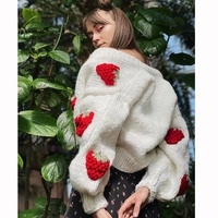 Cardigan tricoté à manches bouffantes à col en V à la mode et doux pull tricoté à la main épaissi pull tricoté fleur fraise
