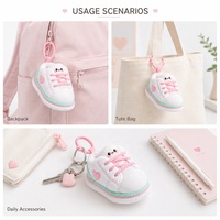 Porte-clés en peluche personnalisé, design baskets mignonnes, breloque souple pour sac, porte-clés en peluche personnalisé avec patch cœur
