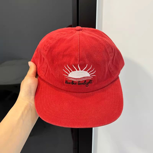 <span class=keywords><strong>Casquette</strong></span> 5 panneaux en coton non structurée avec logo brodé, <span class=keywords><strong>casquette</strong></span> <span class=keywords><strong>rouge</strong></span> à visière plate, <span class=keywords><strong>casquette</strong></span> vintage style papa avec fermeture réglable, <span class=keywords><strong>casquette</strong></span> <span class=keywords><strong>snapback</strong></span> personnalisée non structurée - Product Image 1