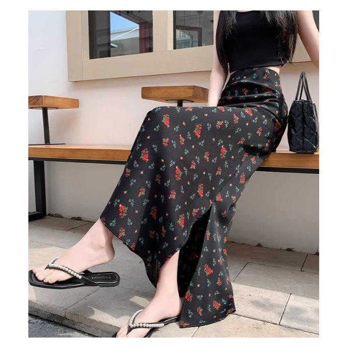 สีแดงเข้ม