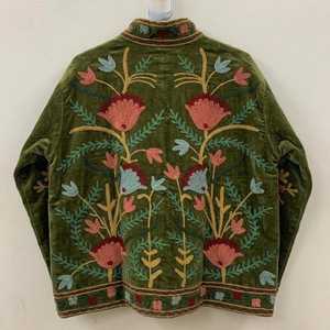 Chaqueta Corta Bordada a Mano con Terciopelo Suzani, Kimono Bohemio de Invierno, Abrigo Étnico para Mujer, Ropa Exterior de Boutique de la India - Product Image 5