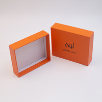 Boîte cadeau Emma orange personnalisée avec couvercle et base en carton double gris pour l'emballage de foulards en soie, mouchoirs et bijoux
