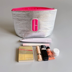 Bolsa de cosméticos de nailon metalizado plateado con textura arrugada, bolsa de belleza con cremallera rosa intenso, organizador de maquillaje de viaje para regalo. - Product Image 3