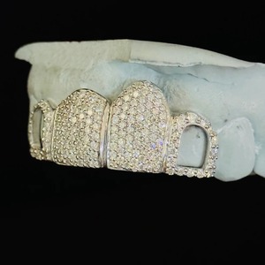 STAR JEWELLERY Christian 925 Sterling Silver VVS VS Moissanite Iced Out Unisex Dental Grillz para uso diario - Product Image 3