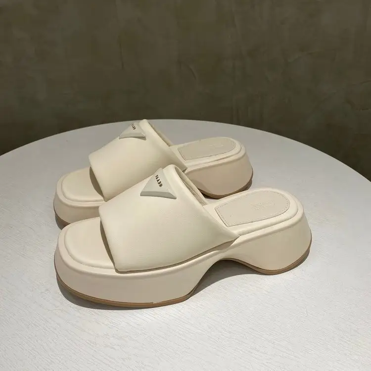 حذاء نسائي بنعل سميك من البولي يوريثان بتصميم جديد عالي الجودة بنعل خارجي من المطاط من موديلات 1196