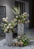 Luxe bruiloftkolomdecoratie, kunstbloemenarrangement, tafeldecoratie, bloemstuk voor de receptie, bloemdecoratie voor het gangpad