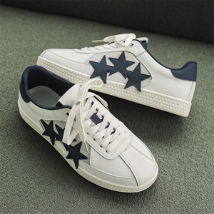 Zapatillas deportivas casuales para parejas, de caña baja, con decoración de estrellas, transpirables, ligeras, color verde oliva, con cordones, a la moda, para otoño - Product Image 4