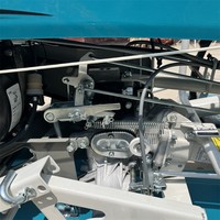 Machine agricole à 4 rangs pour la plantation du riz à essence avec moteur pour une utilisation facile et une amélioration de l'efficacité