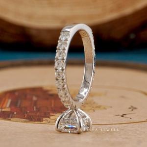 Anillos de diamantes de joyería fina con estilos clásicos y modernos diseñados con diamantes brillantes y exquisitos. - Product Image 4