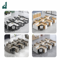 Poste de travail de bureau moderne et minimaliste avec chaises pour bureau multi-personnes et espace d'équipe pour bureau financier
