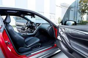 Infiniti Q60 2019 Edición de Lujo <span class=keywords><strong>2</strong></span>.0T con Asientos de Cuero, Techo Corredizo y Faros LED - Product Image 2