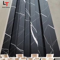 Panneau mural rainuré en composite bois-plastique (WPC) pour revêtement intérieur et extérieur, idéal pour la décoration de fond de télévision