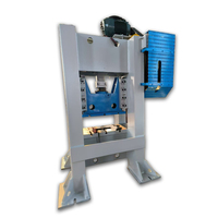 Machine entièrement automatique pour la fabrication de mailles perforées en acier inoxydable